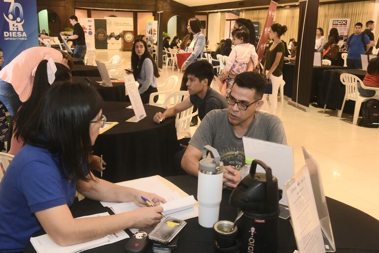 Más de 40 empresas participan este año de Feria de empleos en la Expo de Mariano Roque Alonso