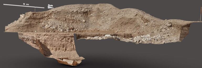 Esta imagen proporcionada por la Universidad de Estrasburgo y el Instituto Francés de Arqueología Oriental (Institut français d'archéologie orientale - IFAO), muestra un modelo 3D de una rampa y un ataúd donde se descubrió un sarcófago del Reino Medio del Antiguo Egipto en Luxor.