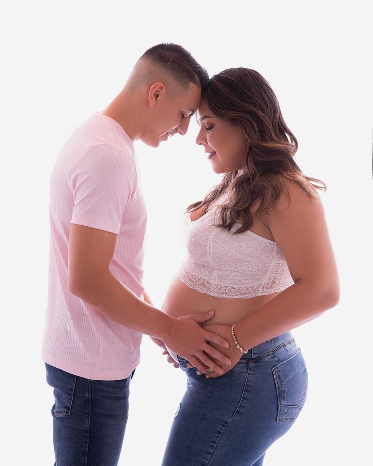 Braian Ojeda y Naty Brítez esperaban con ansias a su primera hija. Hoy, ya la tienen en sus brazos. (Instagram/Natalia Brítez Benegas)