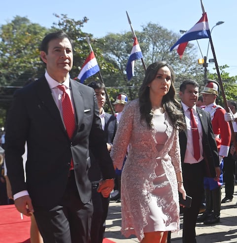 El titular del Senado Silvio Beto Ovelar (ANR, HC) y su esposa, la directora Jurídica de Itaipú Magnolia Mendoza.