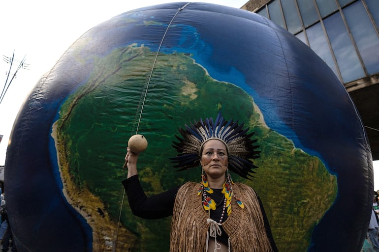 Activistas e indígenas guaraníes durante un acto por el clima en el centro de São Paulo (Brasil). EFE/ Isaac Fontana (Archivo)
