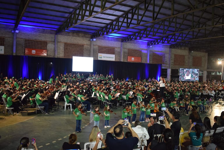 Todos los artistas fueron ovacionados por los presentes que valoraron la disciplina y el talento de los niños y jóvenes.