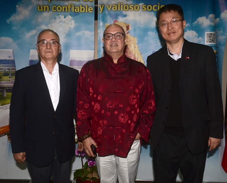 Jorge Mieres, Carlos Pintos e Hilario Chen.