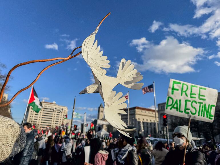 Pro-Palestinian demonstrators march to the White House during the "March on Washington for Gaza" in Washington, DC, on January 13, 2024. Israel's bombardment of Gaza has killed at least 23,708 people, mostly women and children, according to the latest health ministry figures. The war began when Hamas launched an attack on October 7, which resulted in about 1,140 deaths in Israel, mostly civilians, according to an AFP tally based on official figures. The militant group also seized about 250 hostages. (Photo by ROBERTO SCHMIDT / AFP)