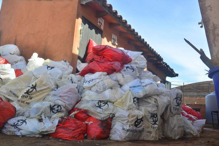 La cantidad de basura acumulada cuando periodistas de ABC acudieron al lugar ya era menor. Foto: Leticia Barrios.