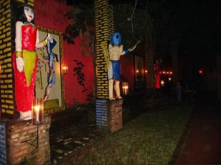 Fachada de la casa ubicada en el barrio Mbocayaty de Ñemby, donde el médico naturista hacía sus cultos. 