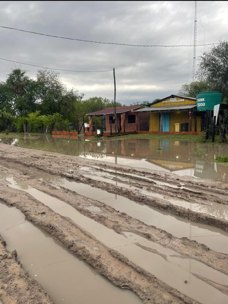 Así se presentan las calles en Bahía Negra tras las lluvias.