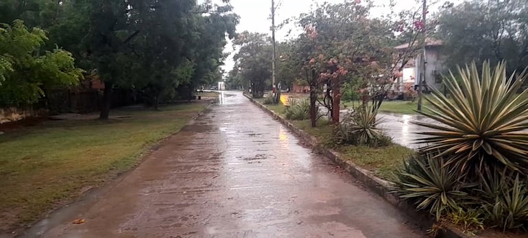 Una avenida de Fuerte Olimpo, departamento de Alto Paraguay, durante lluvias.