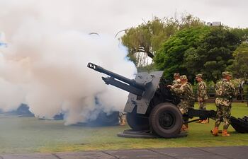 Salvas de cañón de la Artillería paraguaya.