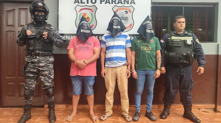 Los tres hombres que se encontraban a bordo del vehículo quedaron aprehendidos.