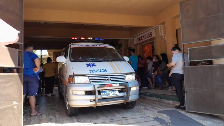 Sector de urgencias del hospital de Ñemby en donde falleció la niña de 12 años, de un shock séptico a consecuencia de una peritonitis.