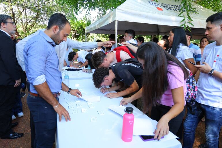 La Gobernación de Central habilitó 500 plazas para estudiantes que cumplan con los requisitos establecidos para cada beca.