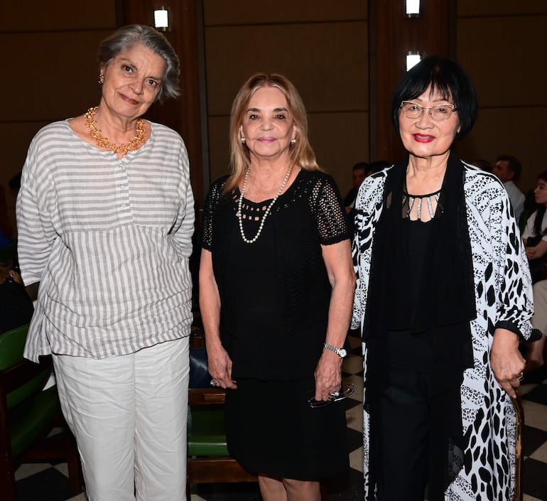 Milda Rivarola, Beatriz González de Bosio y Emi Kasamatsu. 