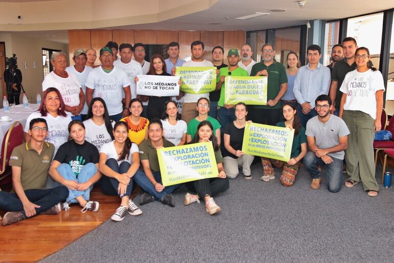 Distintos grupos ambientalistas y comunidades indígenas expusieron su oposición a la aprobación del proyecto de ley de explotación de hidrocarburos en el Parque Nacional Médanos del Chaco.