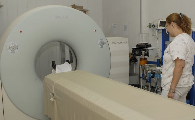 Los equipos de tomografía de  hospitales públicos de referencia para la atención del cáncer del área Central no están funcionando a plena capacidad denuncian los pacientes oncológicos.