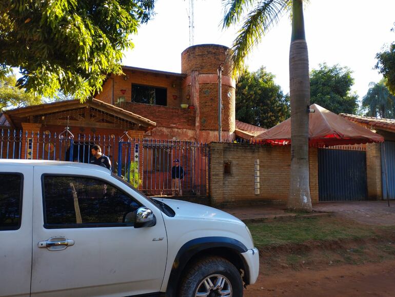 Vivienda allanada esta mañana en Mora Cue, Luque.