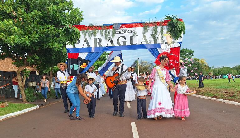 Fiesta Nacional de las Colectividades en Hohenau.