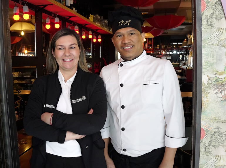 Rocío Martínez junto al chef de Madame Ramen. (Gentileza)