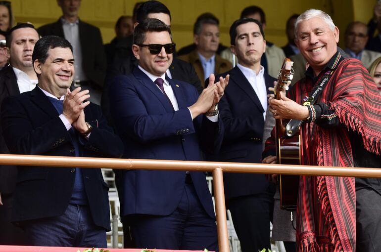 Estuvieron en la inauguración oficial de la Expo 2023, Hugo Velázquez, vicepresidente, Pedro Alliana, vicepresidente electo de la República, el ministro del Interior Federico González y Juan Cancio Barreto alegrando la jornada con sus mejores temas.