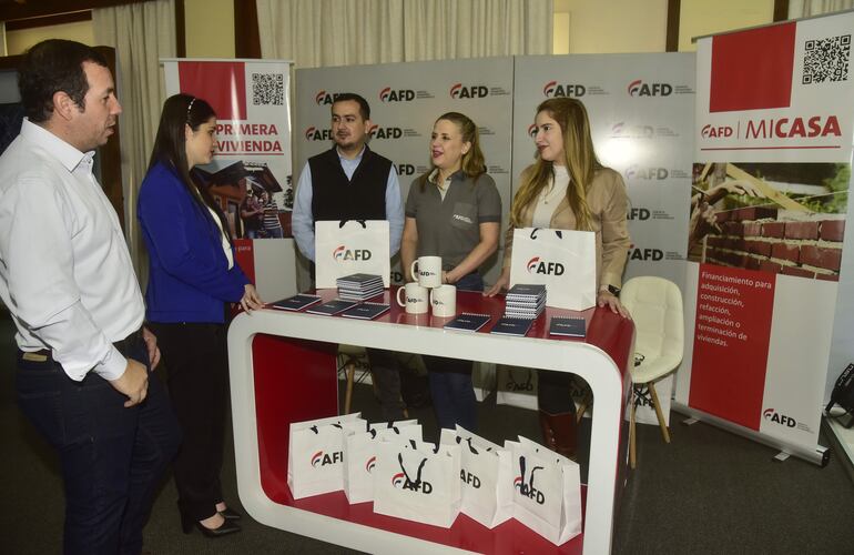 La AFD destacó la acción que impulsa la Financiera Paraguayo Japonesa, que sigue impulsando el acceso al crédito para la vivienda.