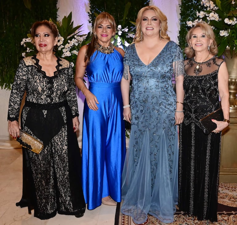 Delia Carbajal, Gloria Cabello, Julia López y Daisy Cáceres.