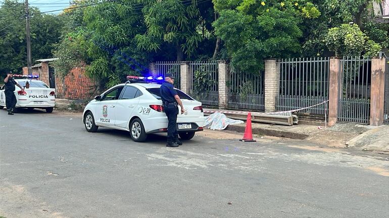 Hallan muerto a un joven en la vía pública en Luque