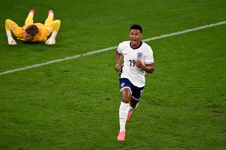 Ollie Watkins, jugador de la selección de Inglaterra, celebra el gol en el partido frente a Países Bajos por las semifinales de la Eurocopa 2024 en el Signal Iduna Park, en Dortmund, Alemania.