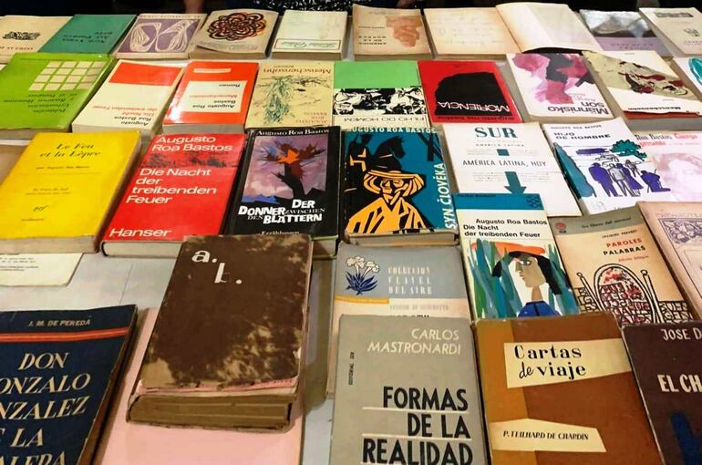 "Los libros debieron quedarse en la Argentina después del último exilio..."