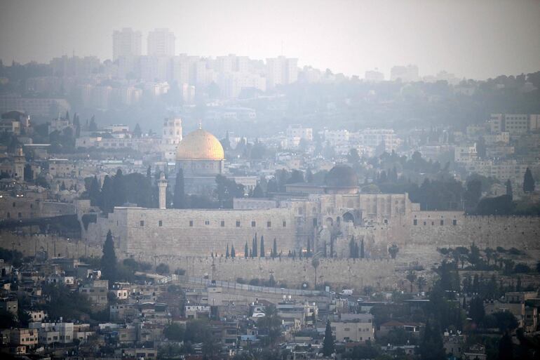 Vista panorámica de la Ciudad Vieja de Jerusalén en la madrugada del 14 de abril de 2024, después de que Irán lanzara un ataque con aviones no tripulados y misiles contra Israel.