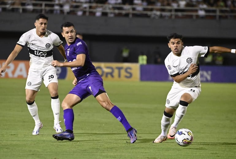 Olimpia y Tacuary juegan en el Antonio Aranda