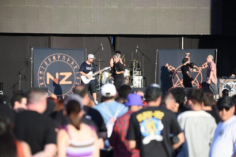 Banda paraguaya Nhandei Zha en el festival Asunciónico 2024 en el Parque Olímpico en Asunción Paraguay.