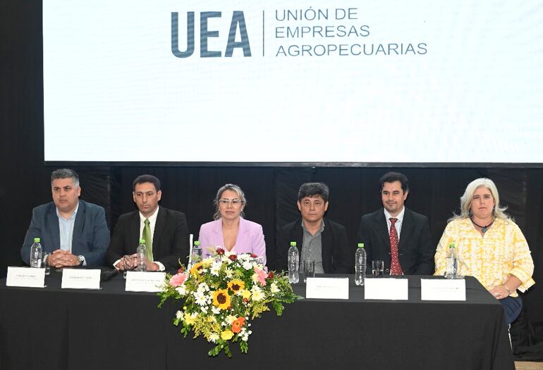 Integrantes de la UEA realizaron el lanzamiento de Innovar 2024 en la Senatur.