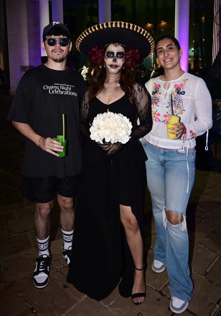 Agustín Mercado, Xhania y Amisha Ezequiel.