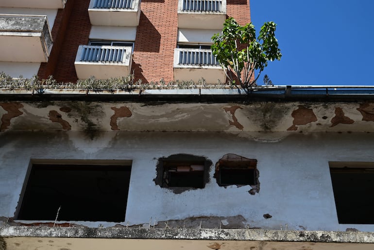 Equipos de aire acondicionado y ventanas habían sido rapiñadas del edificio abandonado del MEC.