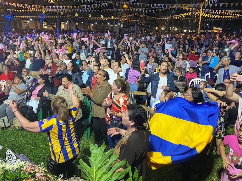 Miles de feligreses acudieron al Santuario de Nuestra Señora del Rosario en Luque para recibir el día de la Santa Patrona de la ciudad.