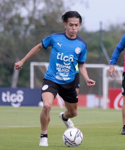 Matías Segovia, jugador del Botafogo, durante un entrenamiento con la selección paraguaya.