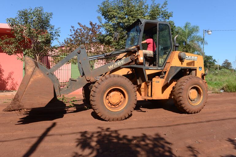 Esta tractor conducido por el funcionario departamental Vicente Javier Caballero Fretez fue sacado de la propiedad del gobernador Roberto González Vaesken.