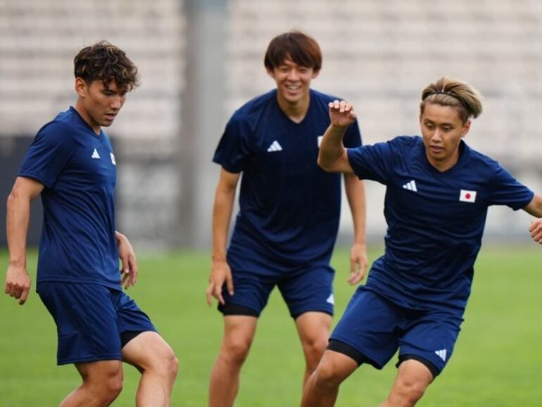 Los jugadores de Japón en el entrenamiento previo al debut con Paraguay en los Juegos Olímpicos.