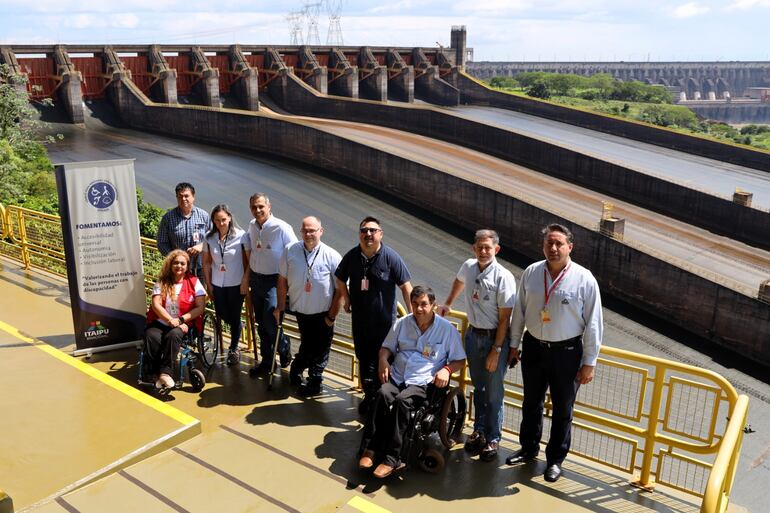 Empleados de Itaipú -lado paraguayo- con algún tipo de discapacidad.