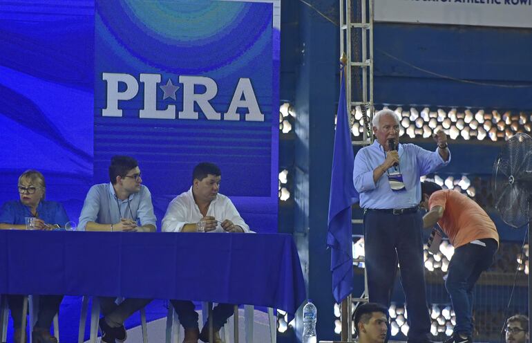 El exsenador Miguel Abdón Saguier fue el primer orador en la convención.