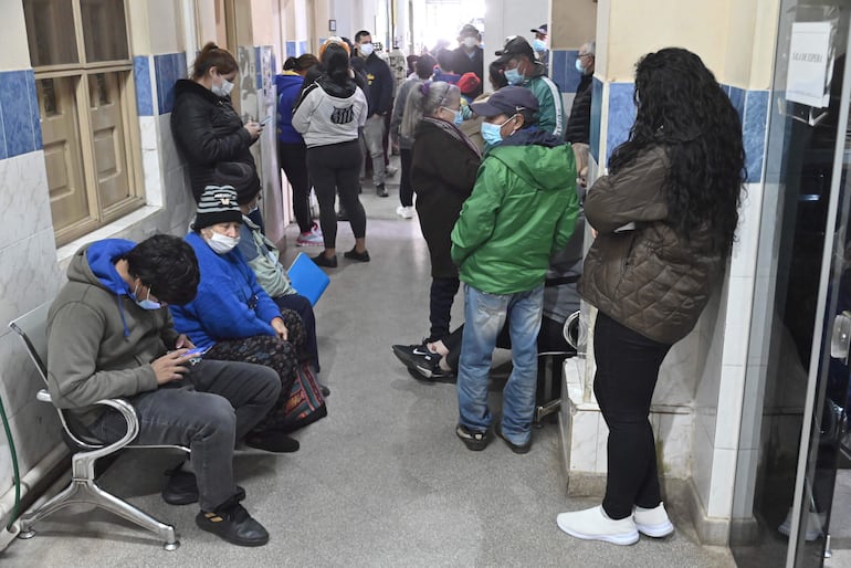 La semana pasada, el Hospital Barrio Obrero estaba con todos sus pasillos llenos de pacientes. 