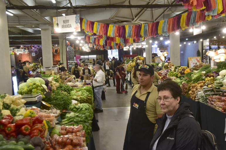 Variedad de productos se encuentra cada martes en el Agroshopping.