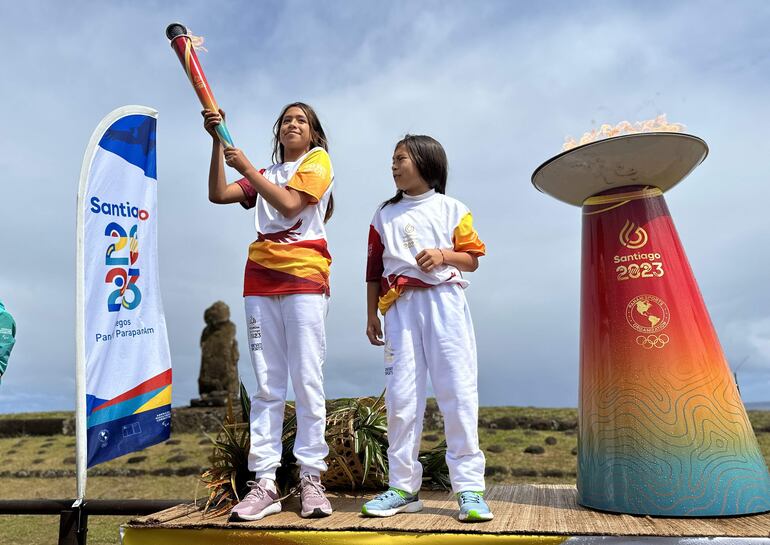 La antorcha de los Juegos Panamericanos y Parapanamericanos ya recorre las calles de Chile.