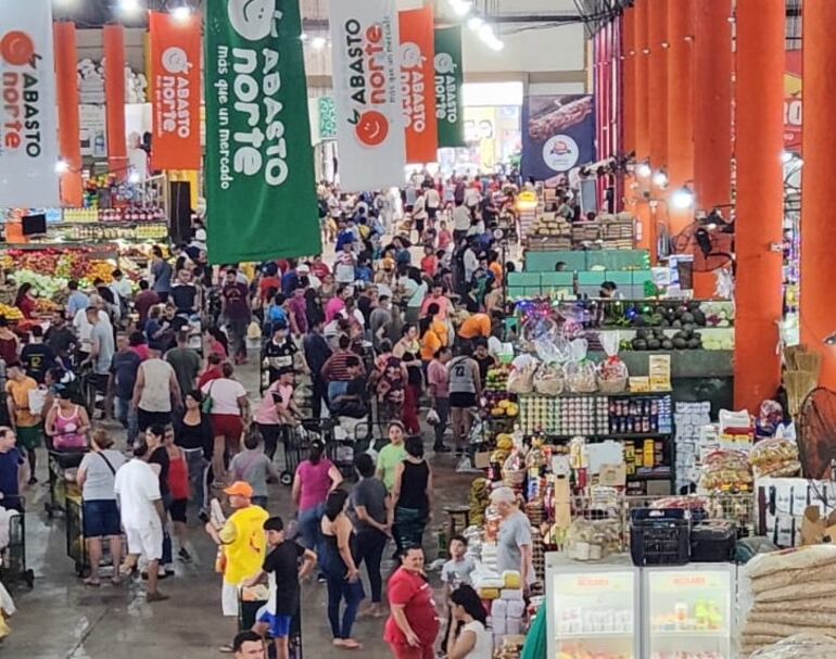 Vista aérea de uno de los bloques del Abasto Norte, este sábado, en el marco de las compras para la Navidad.