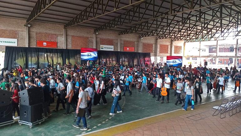 El mega festival “Suena Carapeguá” reúne a 600 artistas que ofrecerán un concierto hoy en el polideportivo del colegio San Alfonso.