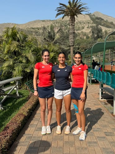 Ana López, Catalina Delmás y Victoria López, el equipo Sub 16.