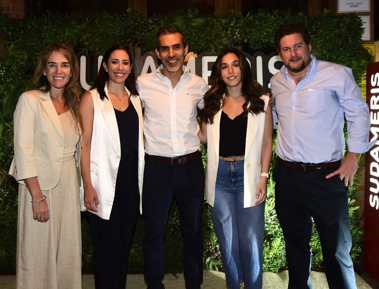 Maia Fernández, Belén Ruiz, Víctor Quiñónez, Julia Reyes y Francisco Olivera.