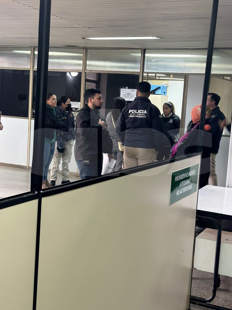 Agentes fiscales intervienen la Municipalidad de Asunción.