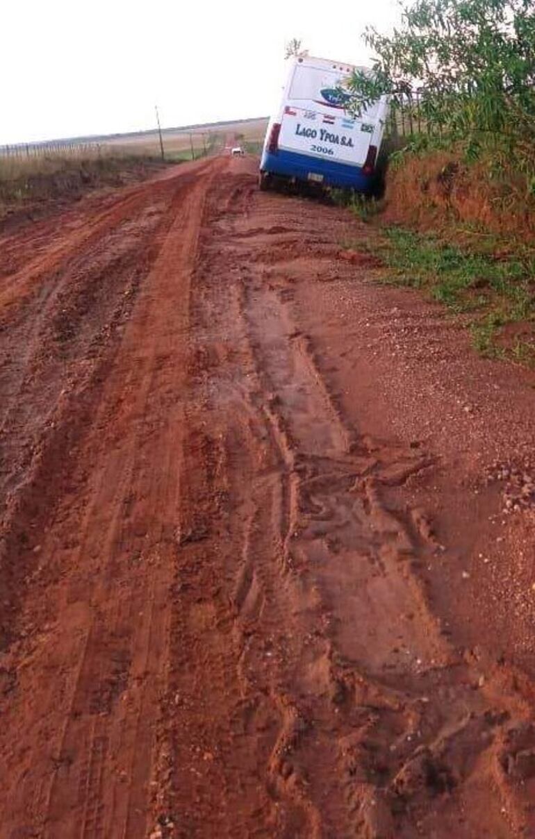 El suplicio que deben padecer los usuarios del transporte público en María Antonia.