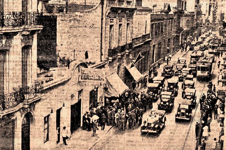 Foto del diario argentino La Nación del día en que detuvieron a Severino Di Giovanni; la flecha muestra el lugar del tiroteo (Archivo de La Nación)